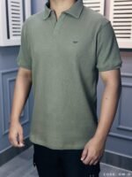 OLD MONEY POLO T-SHIRT- OLIVE. - Image 3