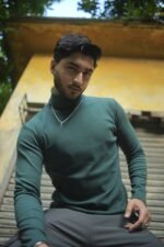 Turtle Neck Sweater Bottle green. - Image 3